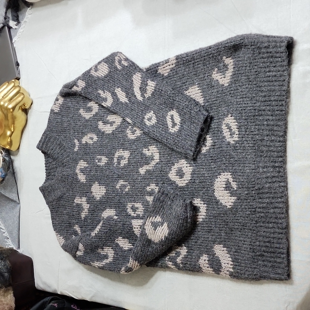 Universal Thread Leopard or Cheetah Sweater size Large